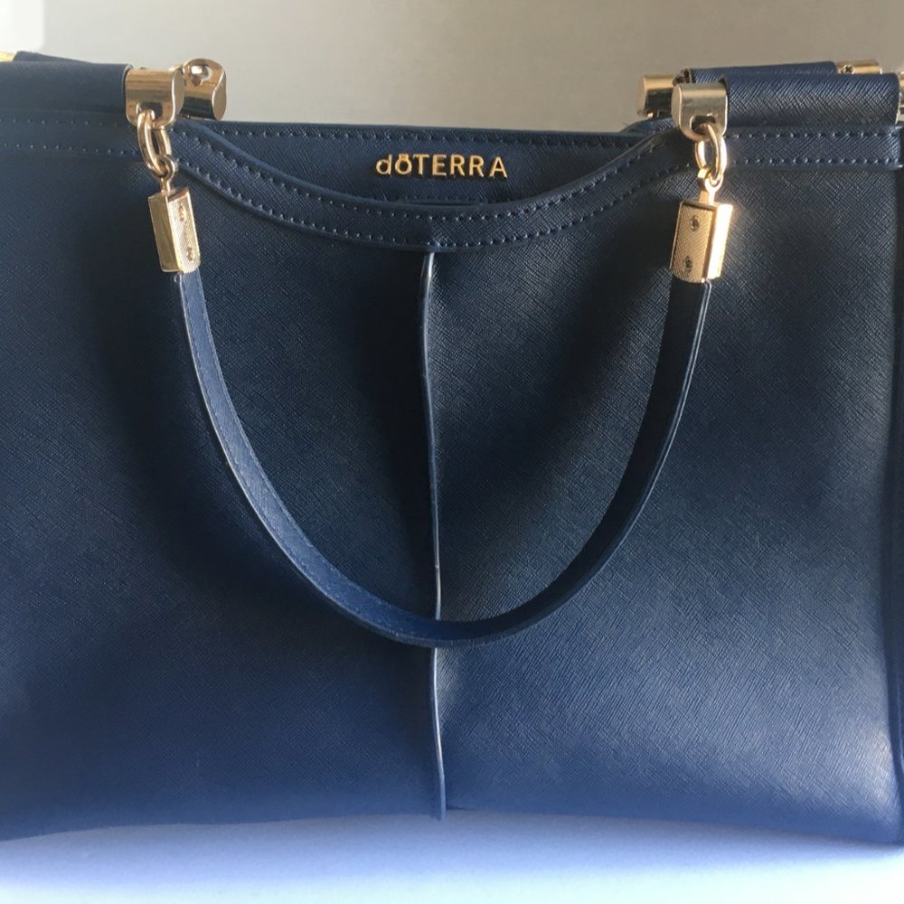 Navy Blue dōTerra Purse w/ oils pouches